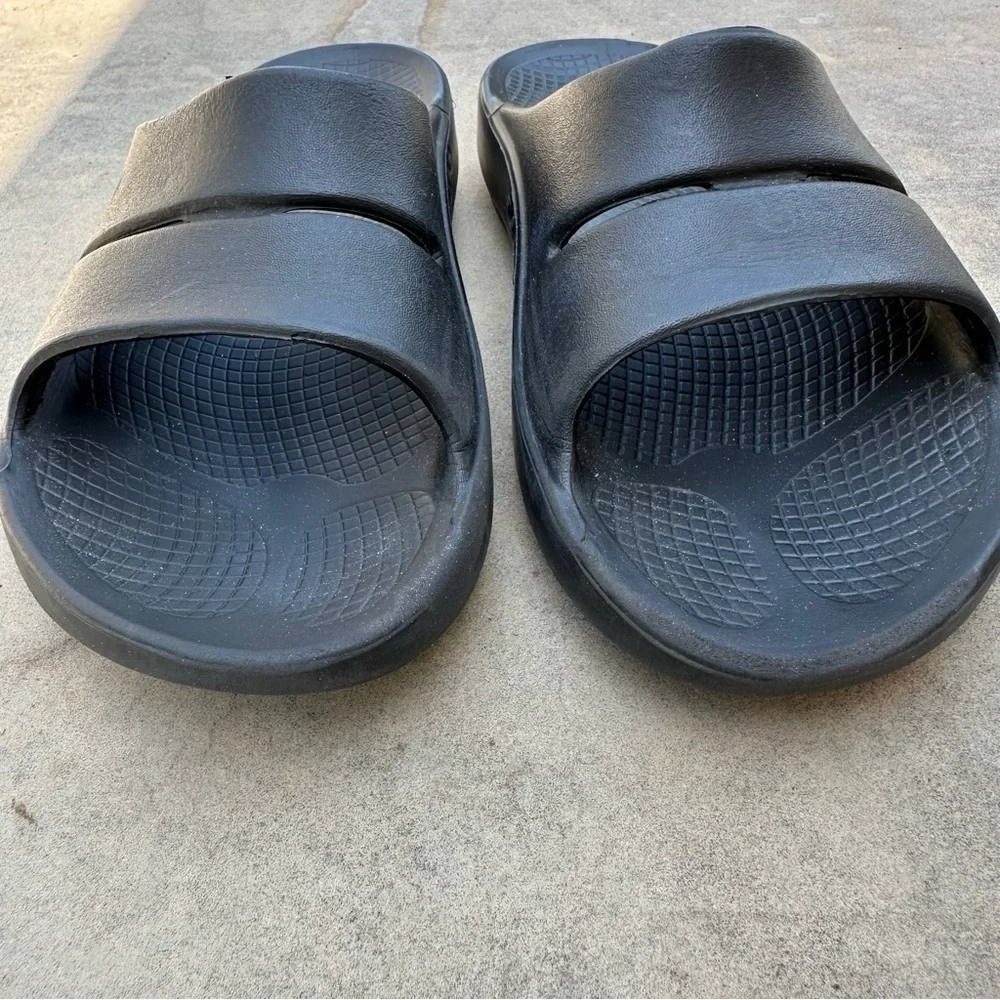 Oofos Ooahh Comfort Slide Women's Size 10 Men's Size 8 Black Recovery Sandals